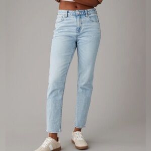 AE Light Wash Strigid Mom Jean